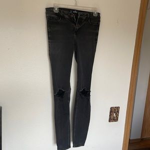 Hollister mid-rise supper skinny distressed black jeans in 7long